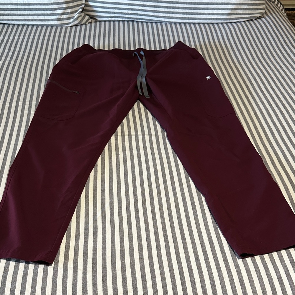 Women’s wine fig scrub Pants